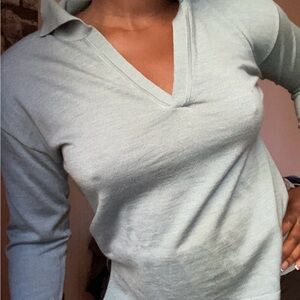 100% Merino Wool size Medium Banana Republic blue v neck collared shirt